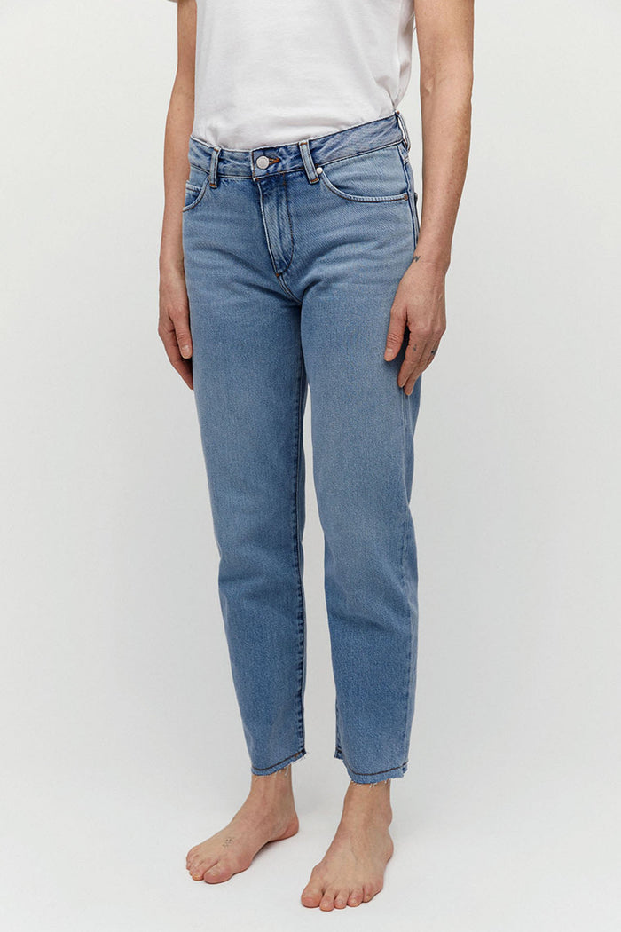 shop fjellaa cropped jeans mid blue by ARMEDANGELS on thegreenlabels