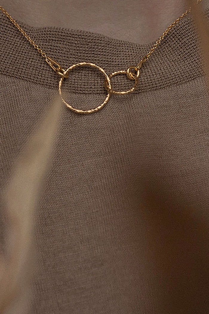 Shop stella necklace gold by Neinties on thegreenlabels.com